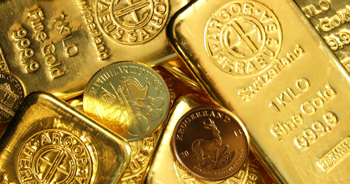 Gold bars and coins arranged beside a portfolio chart, illustrating the role of gold as a portfolio diversifier and hedge.